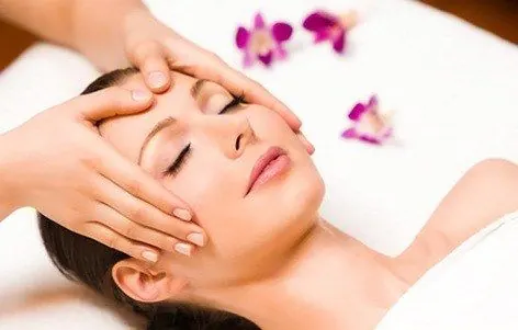 Certificate in Facial Massage training session at the Kira Exotica beauty academy in Indore